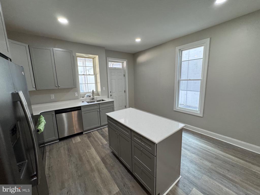 212 W JOHN STREET