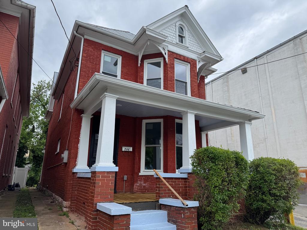 212 W JOHN STREET