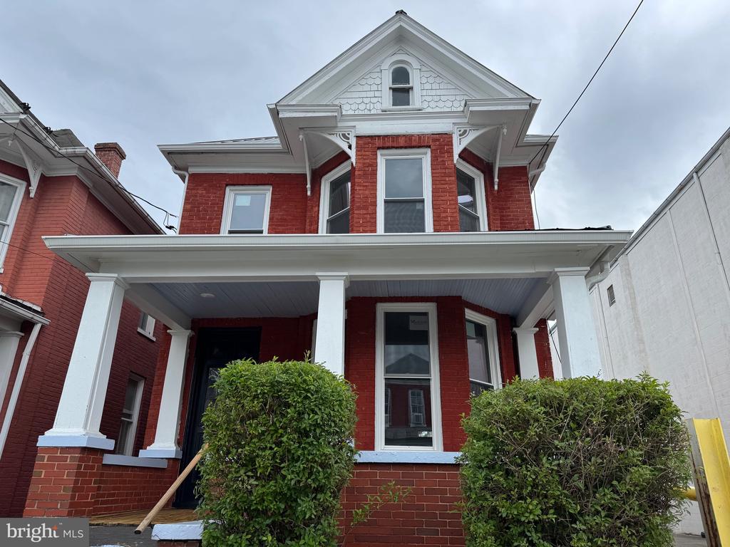 212 W JOHN STREET