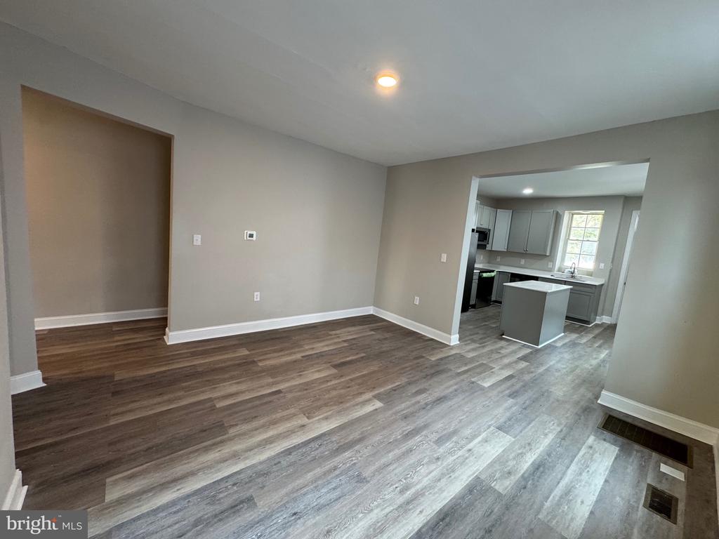 212 W JOHN STREET