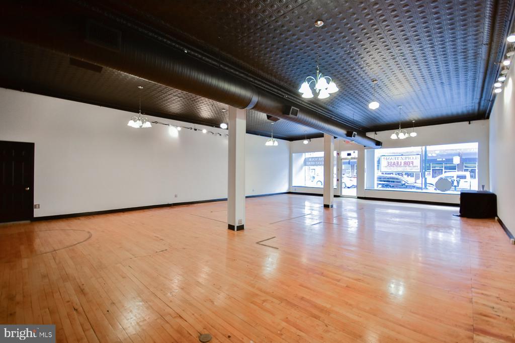 205 QUEEN STREET N