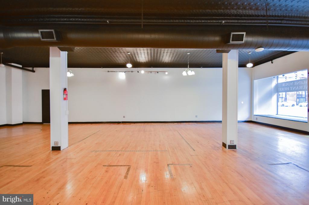 205 QUEEN STREET N