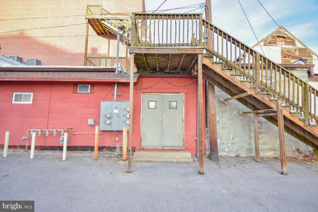 205 QUEEN STREET N