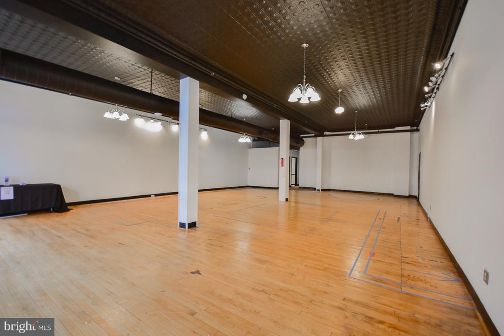 205 QUEEN STREET N