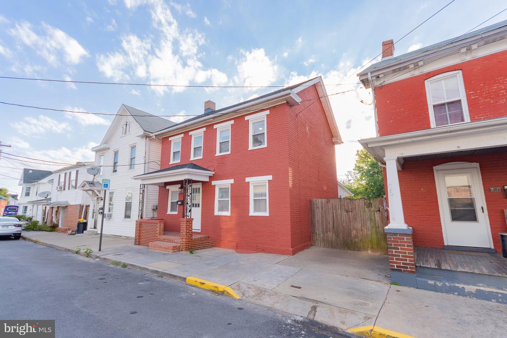 719 2ND STREET