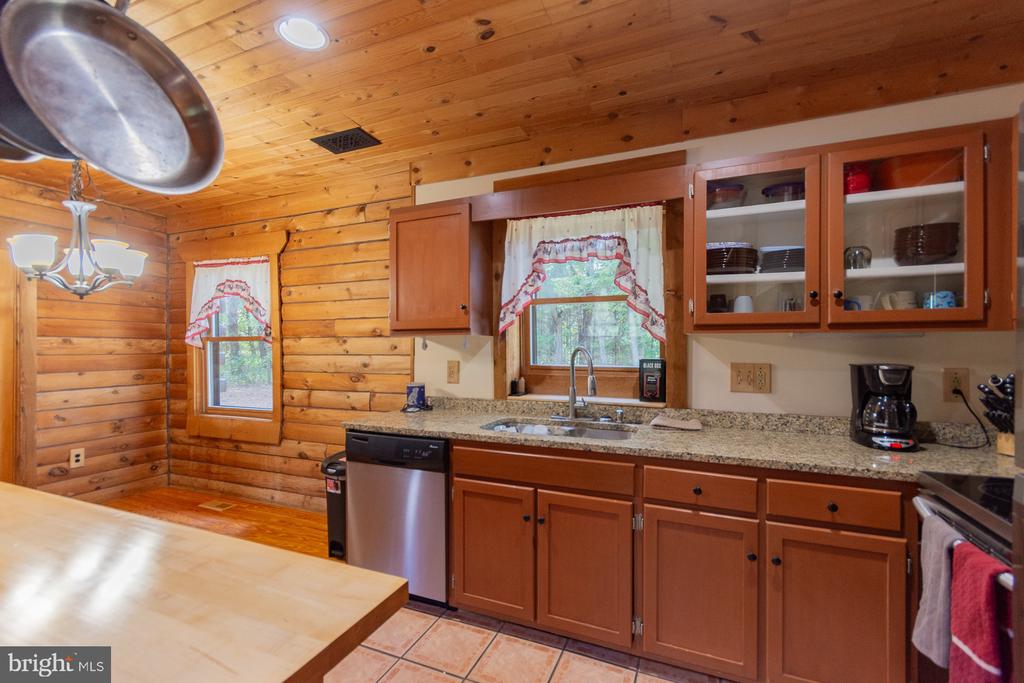 1337 CEDAR LANE