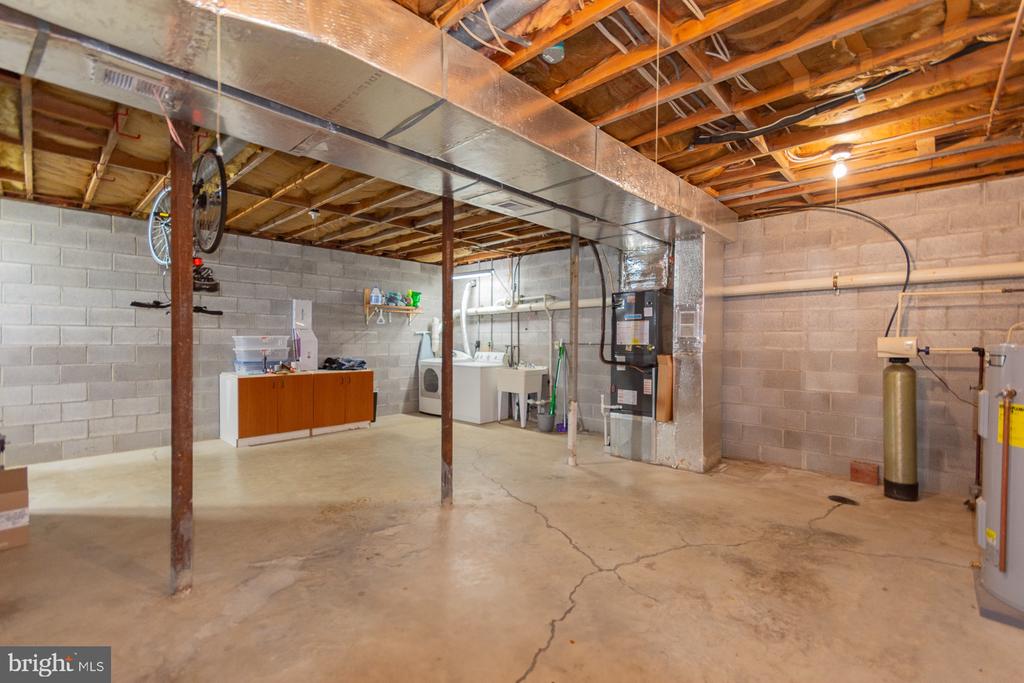 1337 CEDAR LANE