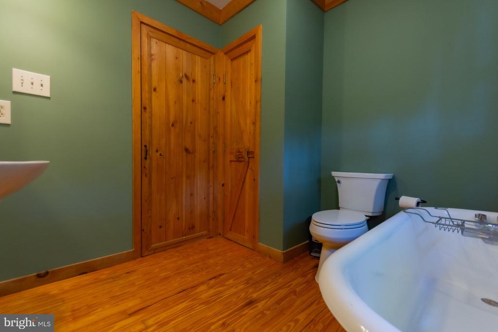 1337 CEDAR LANE