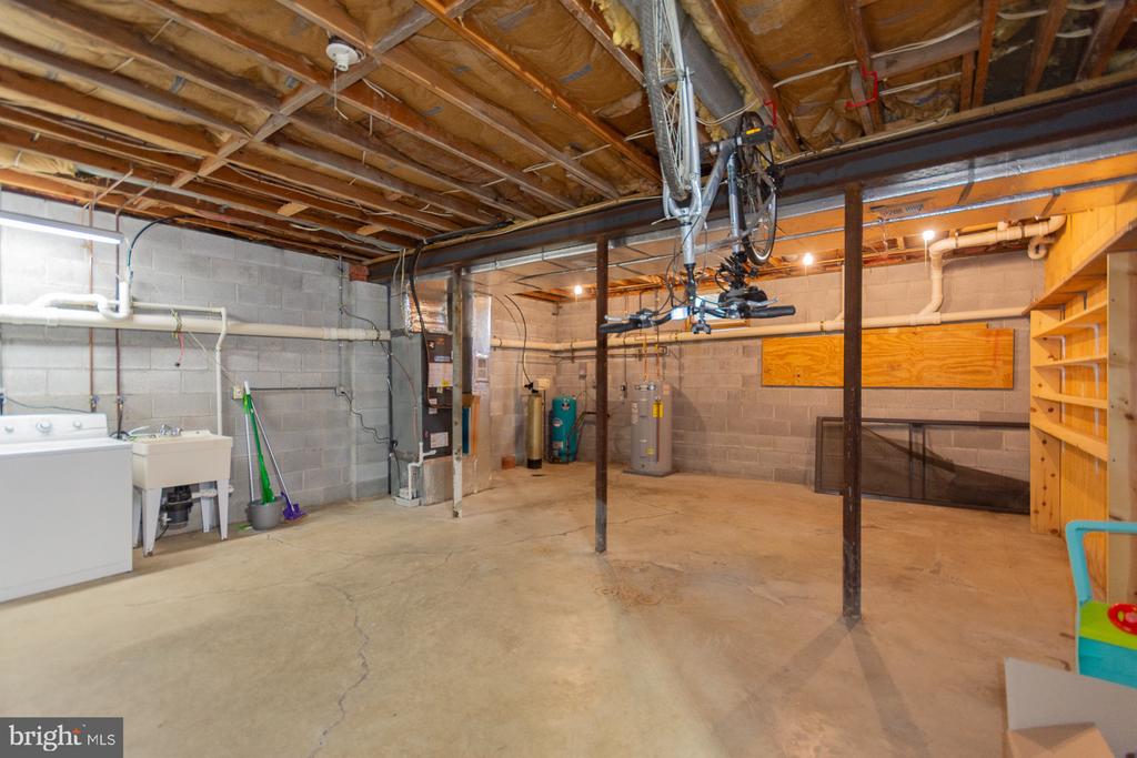 1337 CEDAR LANE