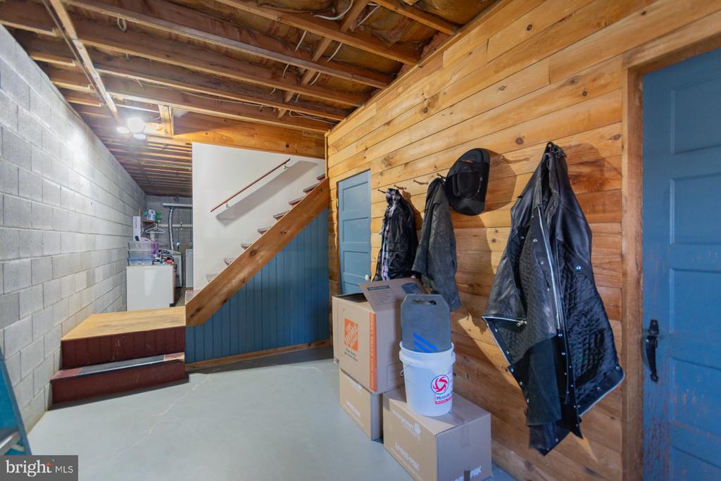 1337 CEDAR LANE