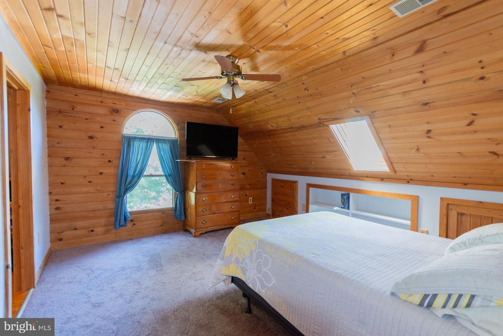 1337 CEDAR LANE