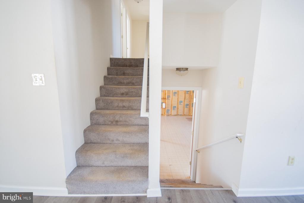 989 CEDAR LANE