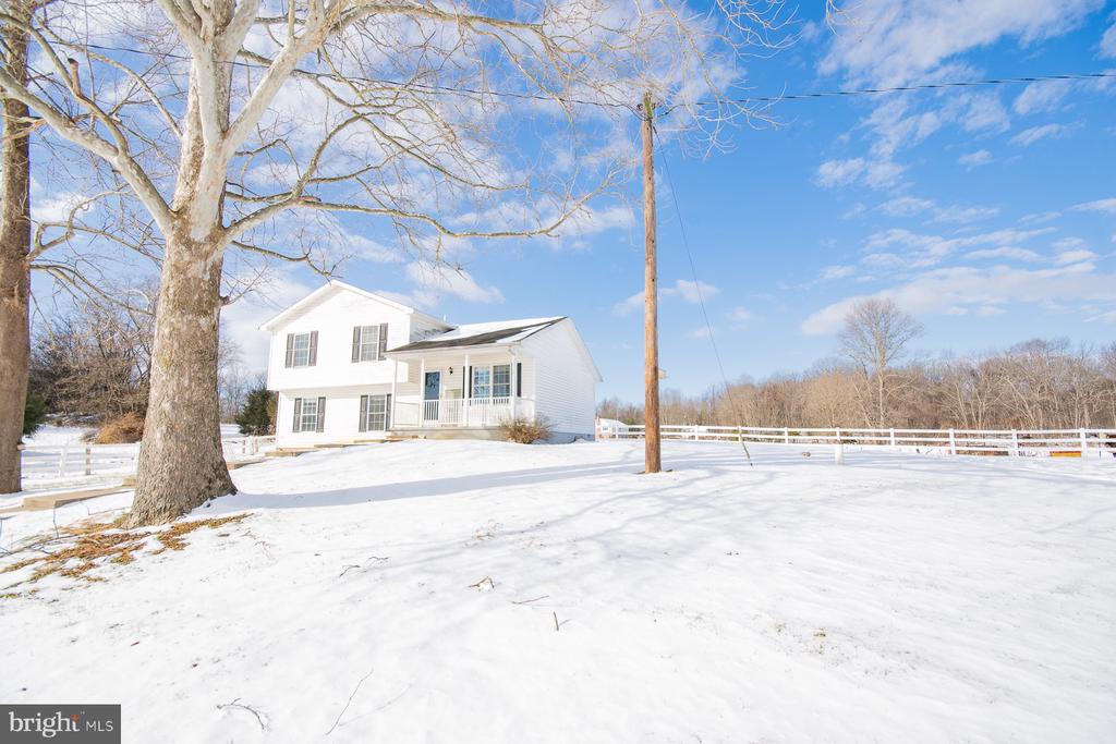 989 CEDAR LANE