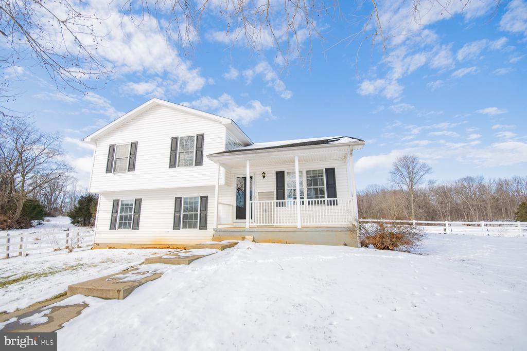 989 CEDAR LANE