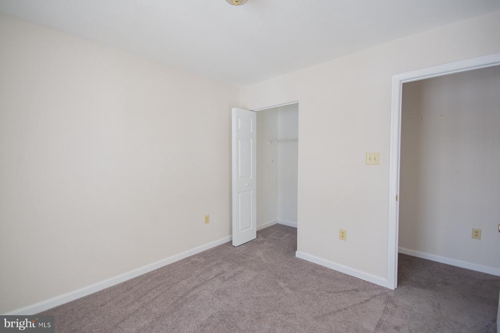 989 CEDAR LANE