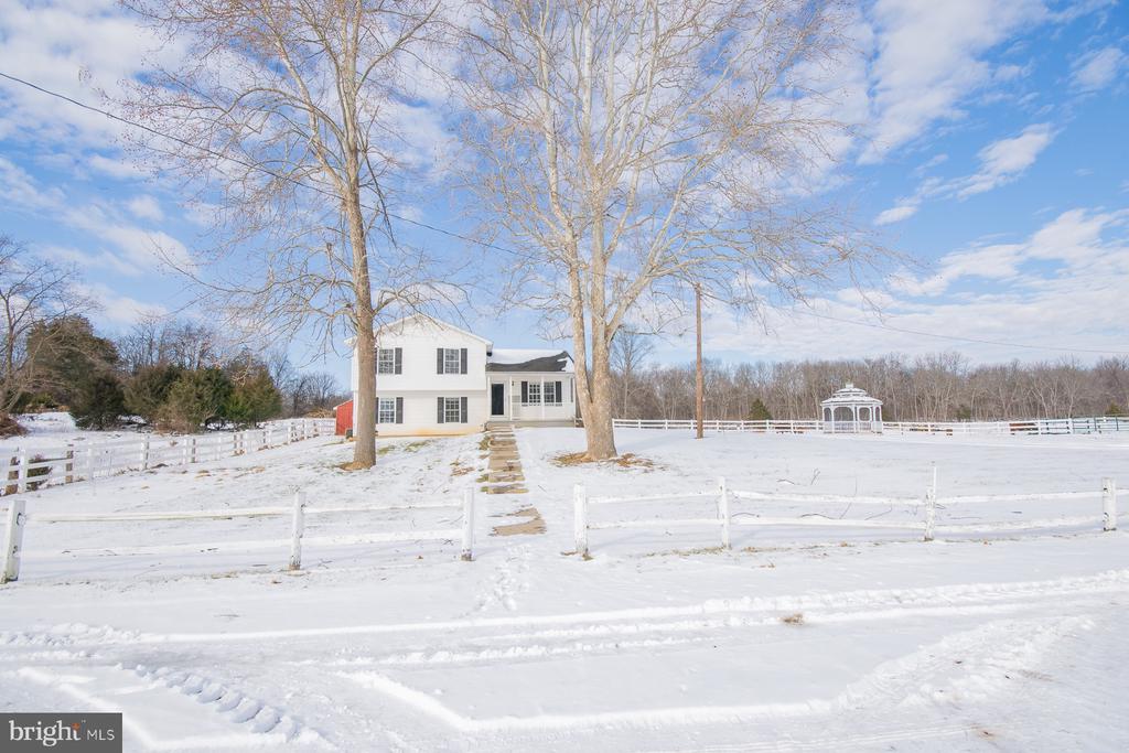 989 CEDAR LANE