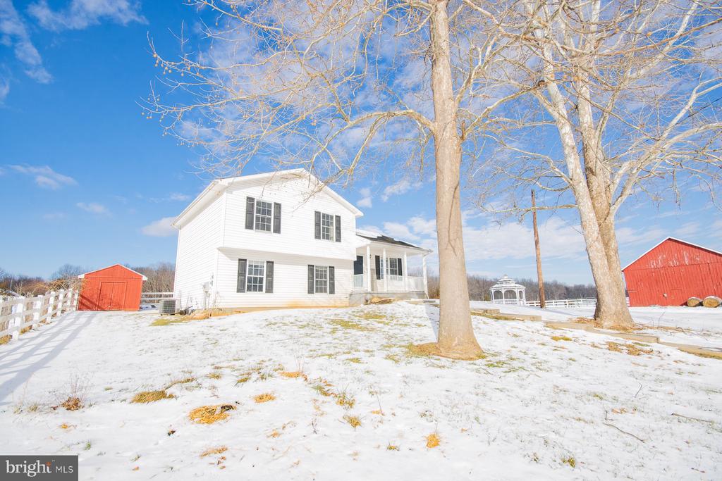989 CEDAR LANE