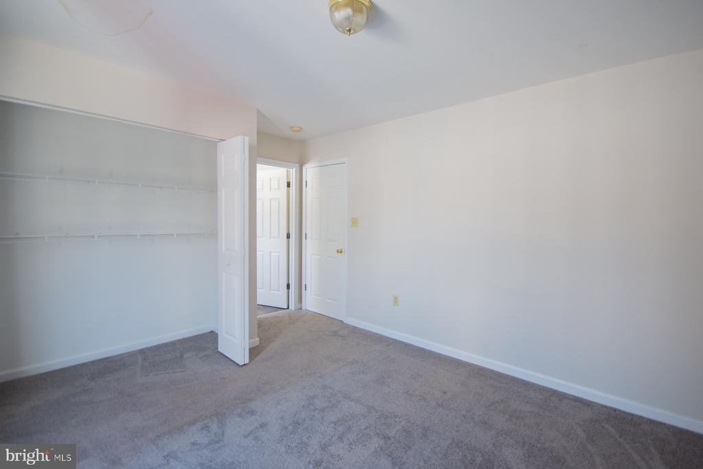 989 CEDAR LANE