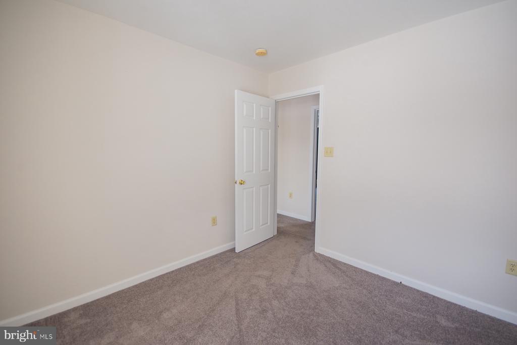 989 CEDAR LANE