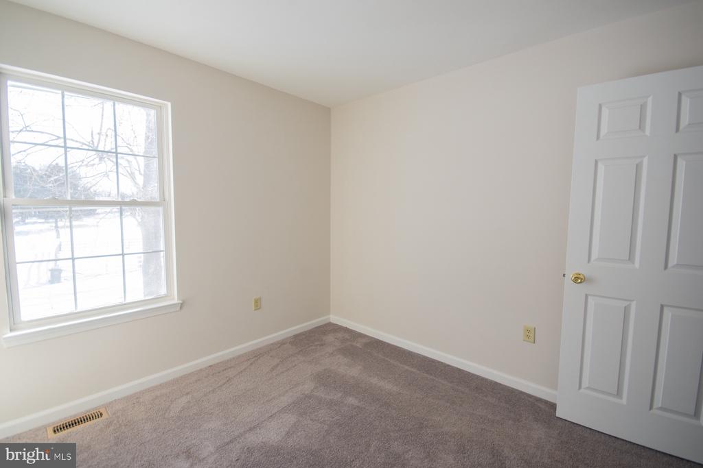 989 CEDAR LANE