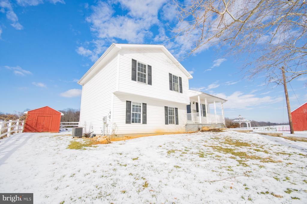 989 CEDAR LANE