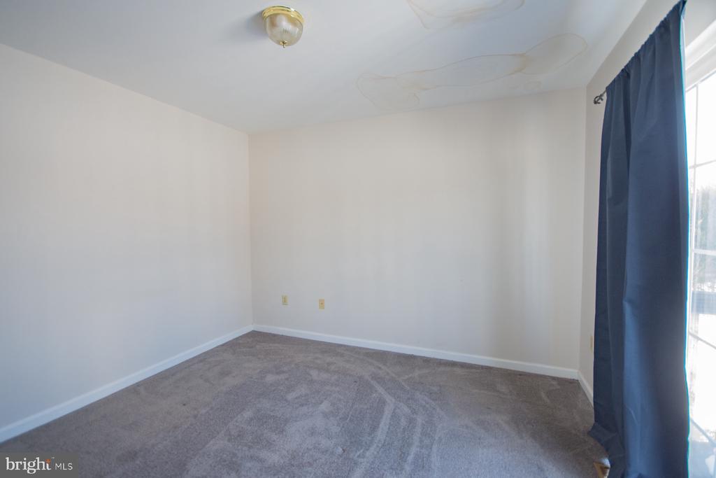 989 CEDAR LANE