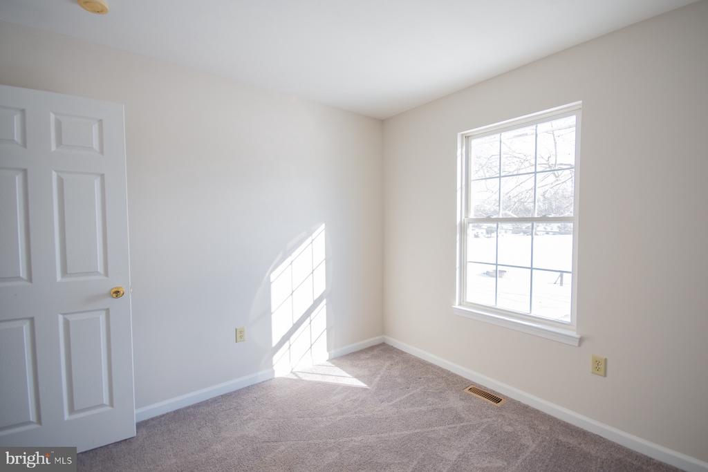 989 CEDAR LANE