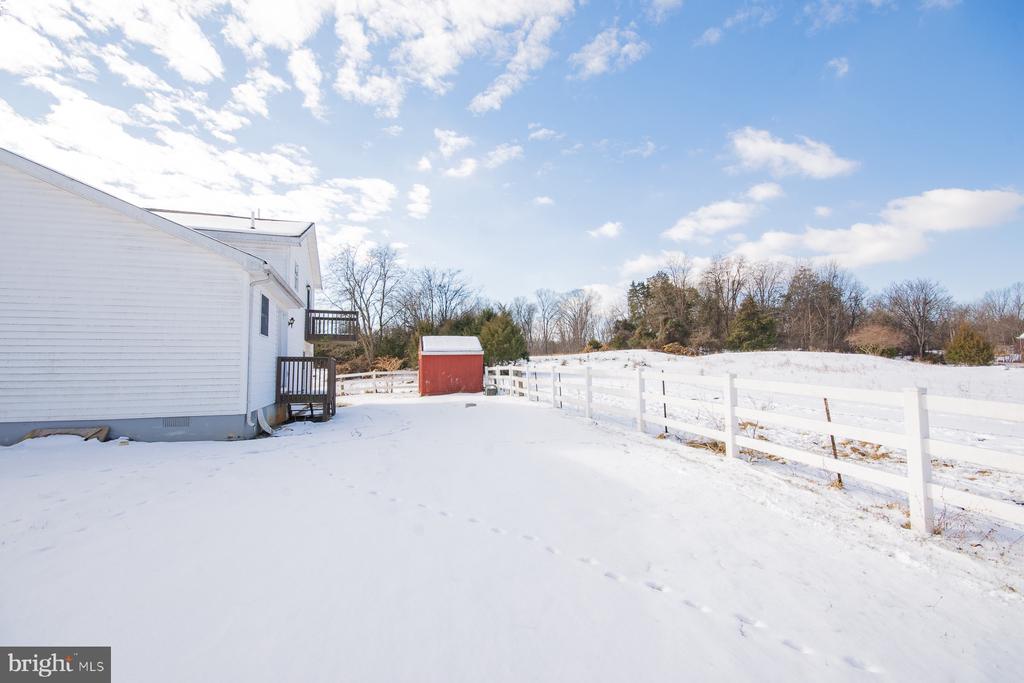 989 CEDAR LANE