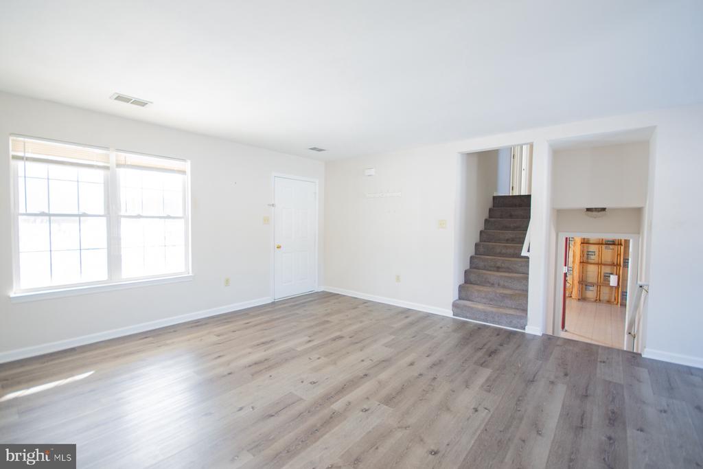 989 CEDAR LANE