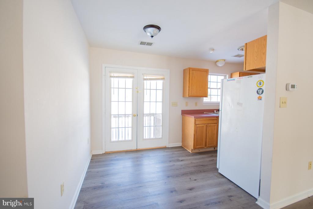989 CEDAR LANE