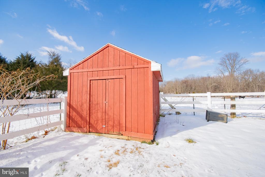 989 CEDAR LANE