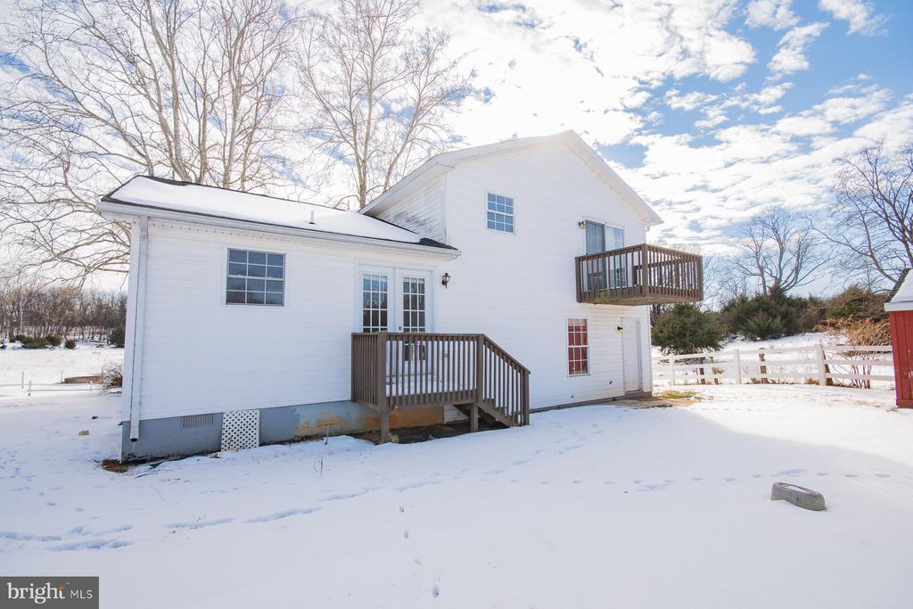 989 CEDAR LANE