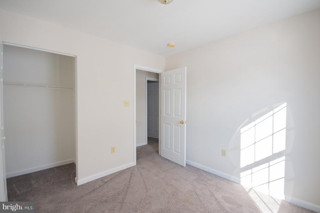 989 CEDAR LANE