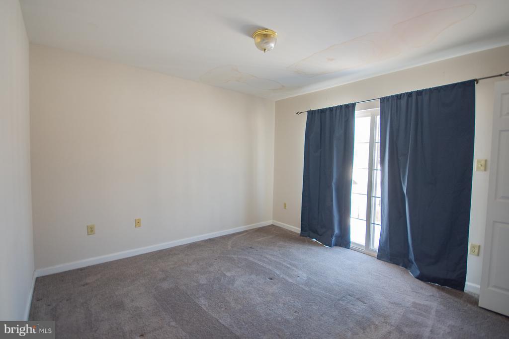 989 CEDAR LANE