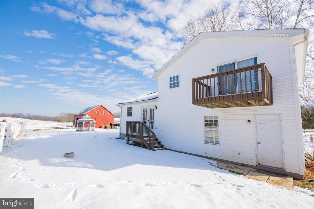 989 CEDAR LANE
