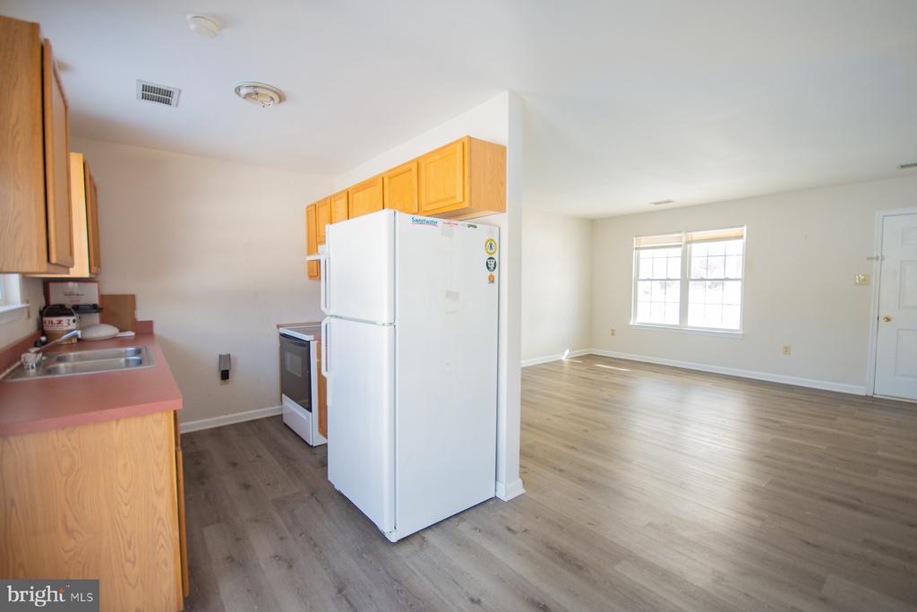989 CEDAR LANE