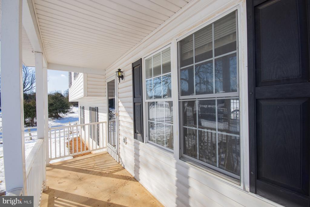 989 CEDAR LANE