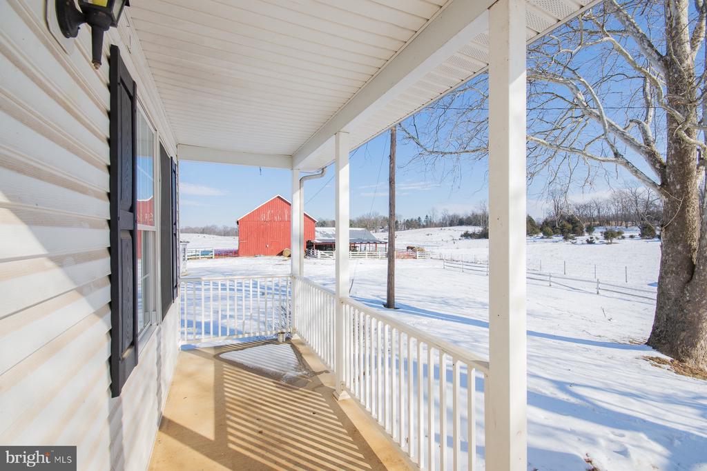 989 CEDAR LANE