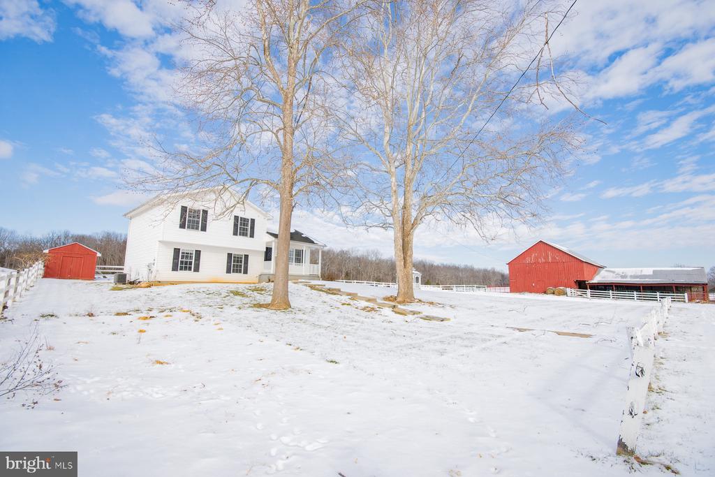 989 CEDAR LANE