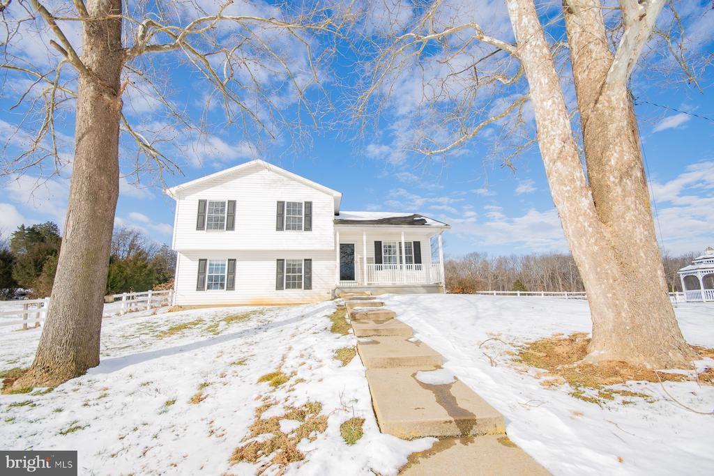 989 CEDAR LANE