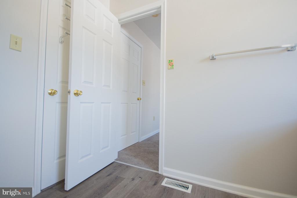 989 CEDAR LANE