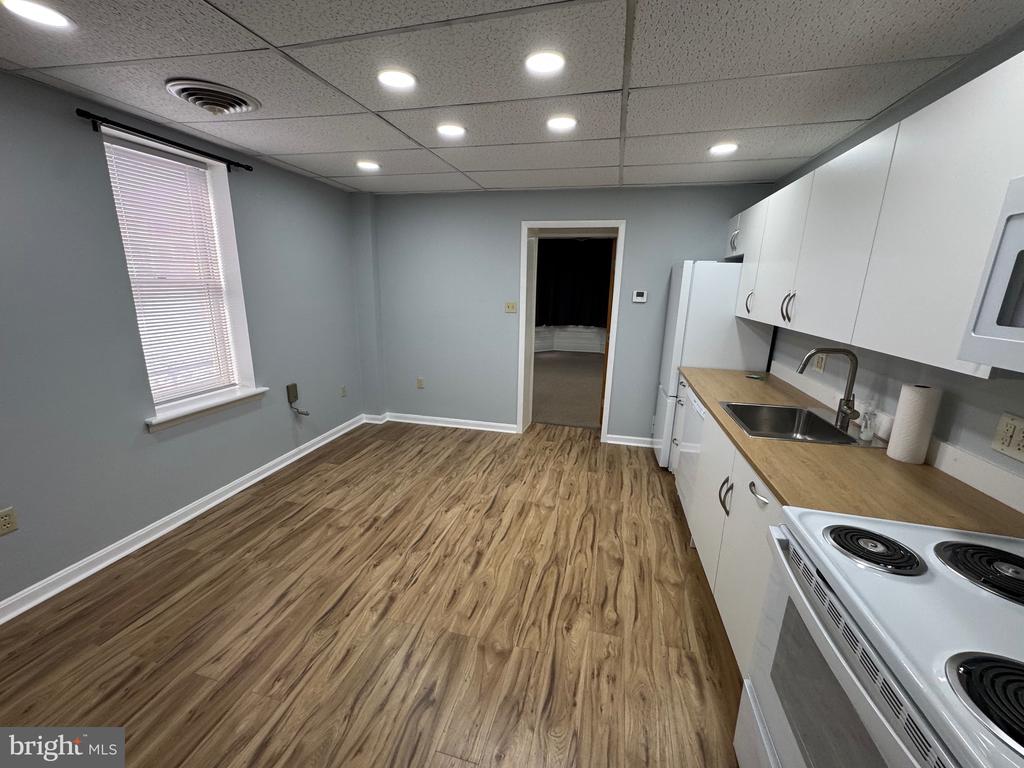 203 W JOHN ST, APT 4