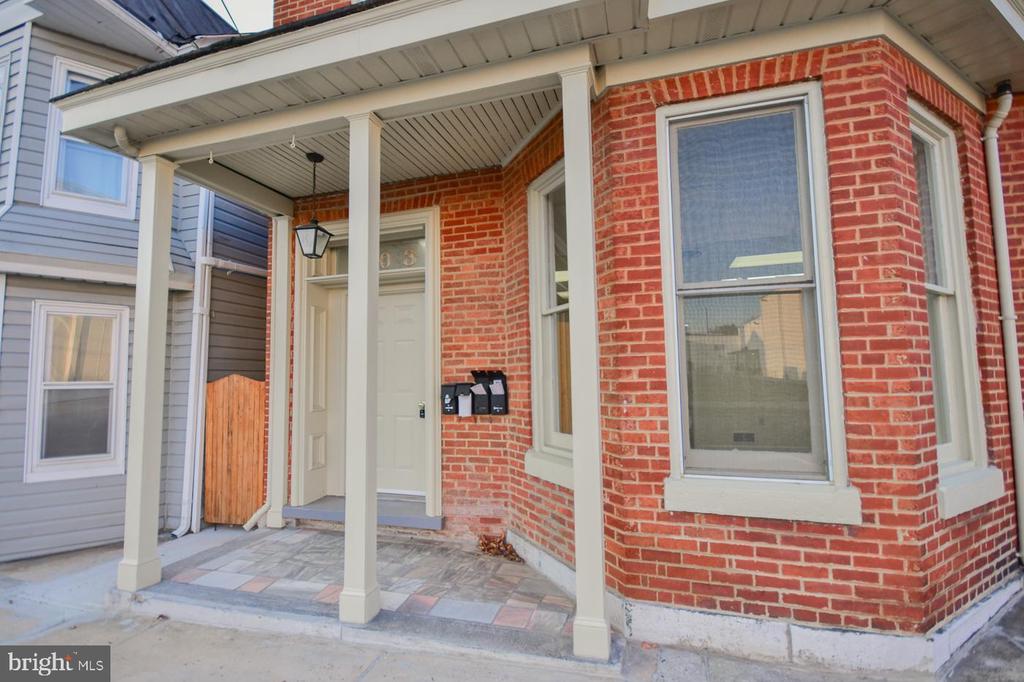 203 W JOHN ST, APT 4