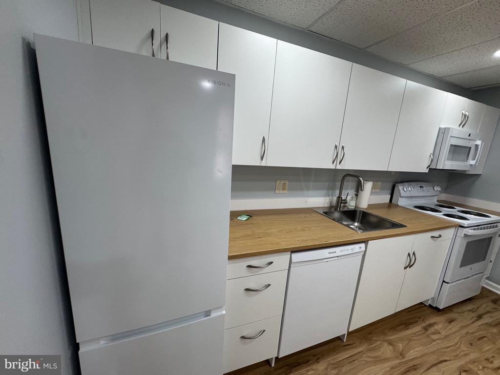 203 W JOHN ST, APT 4