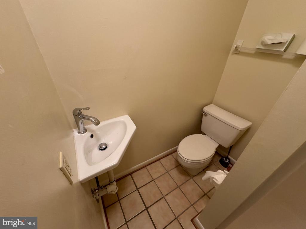 203 W JOHN ST, APT 4