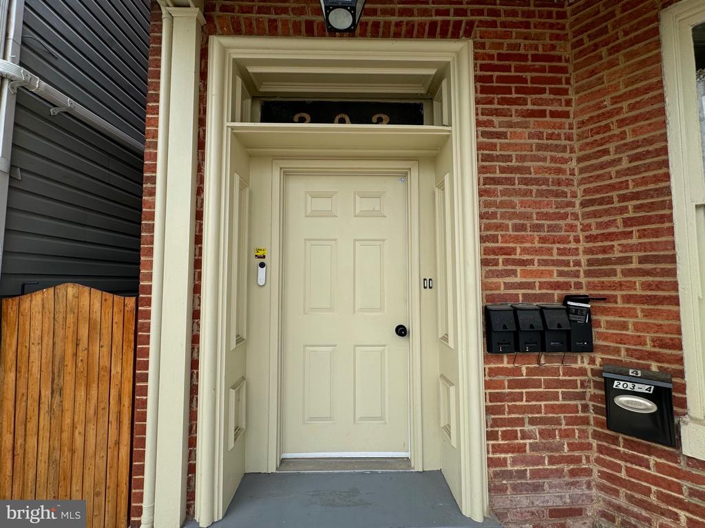 203 W JOHN ST, APT 4