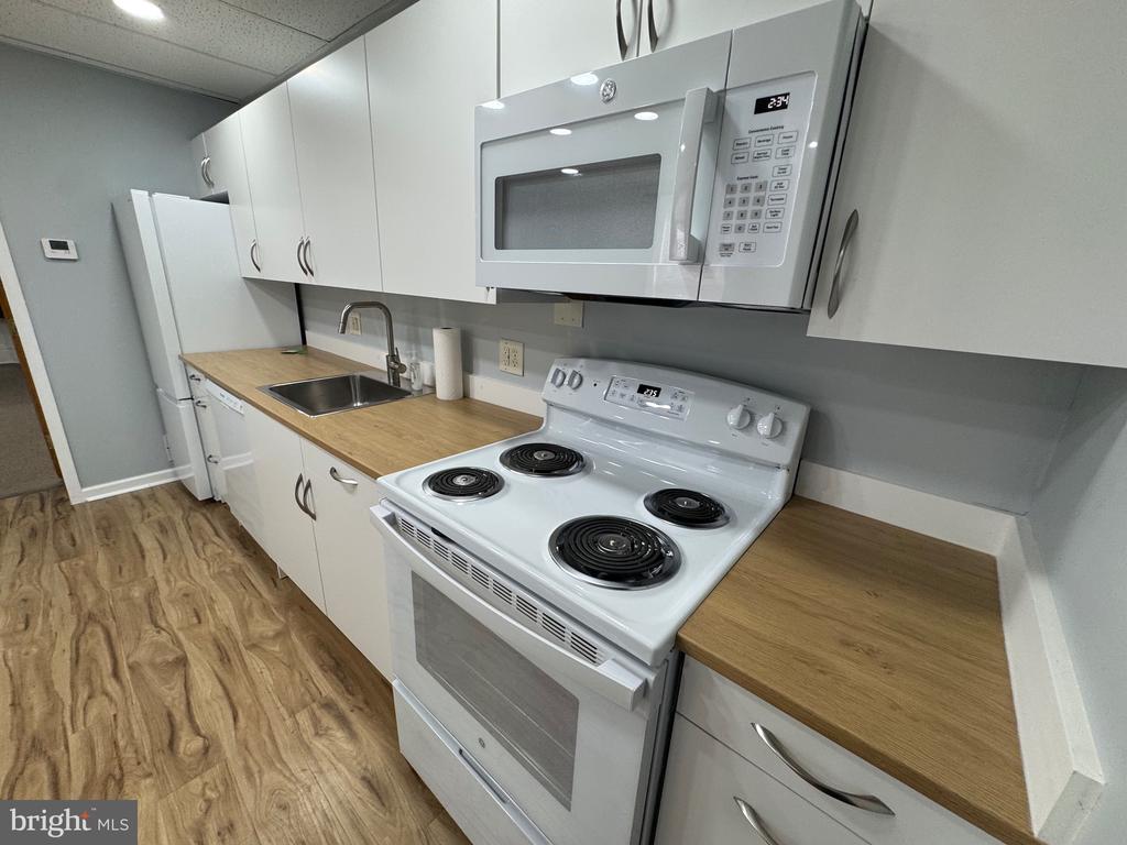 203 W JOHN ST, APT 4