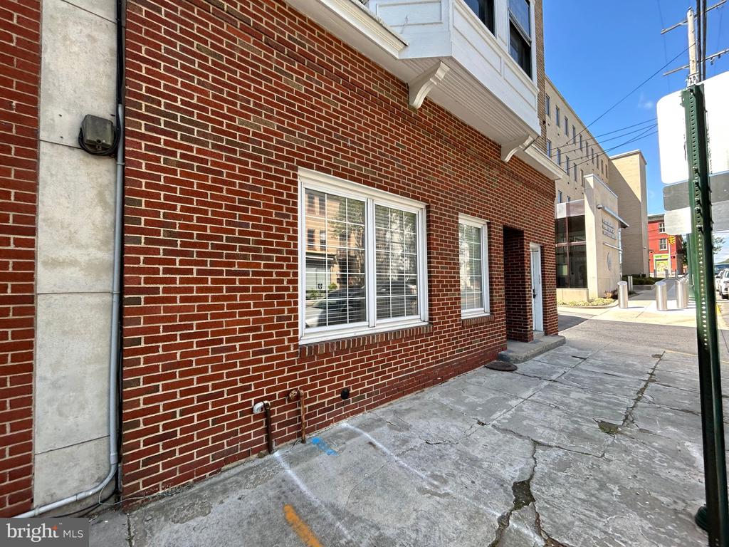 213 W KING STREET