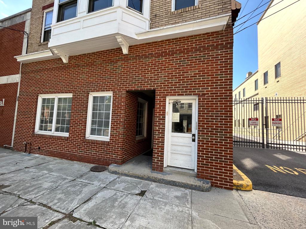 213 W KING STREET