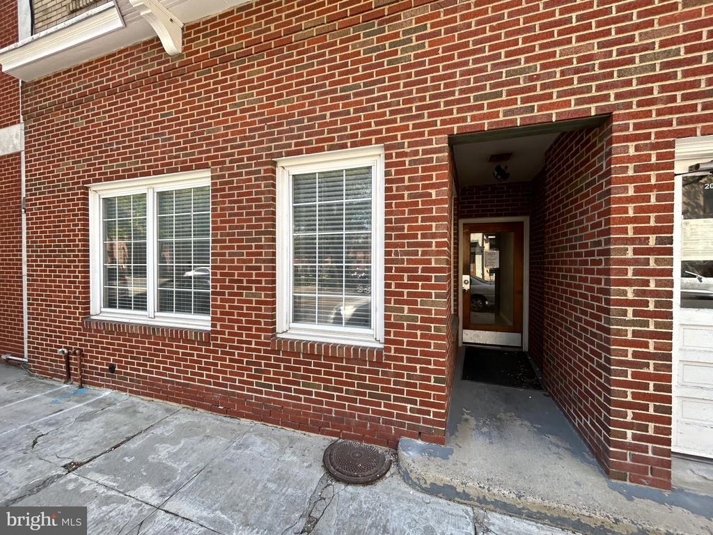 213 W KING STREET